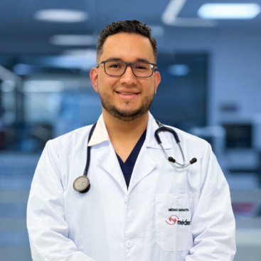 Fotografía oficial del Dr. Jonatan Moisés Rodríguez Bautista, médico geriatra y epidemiólogo en el Instituto Méderi